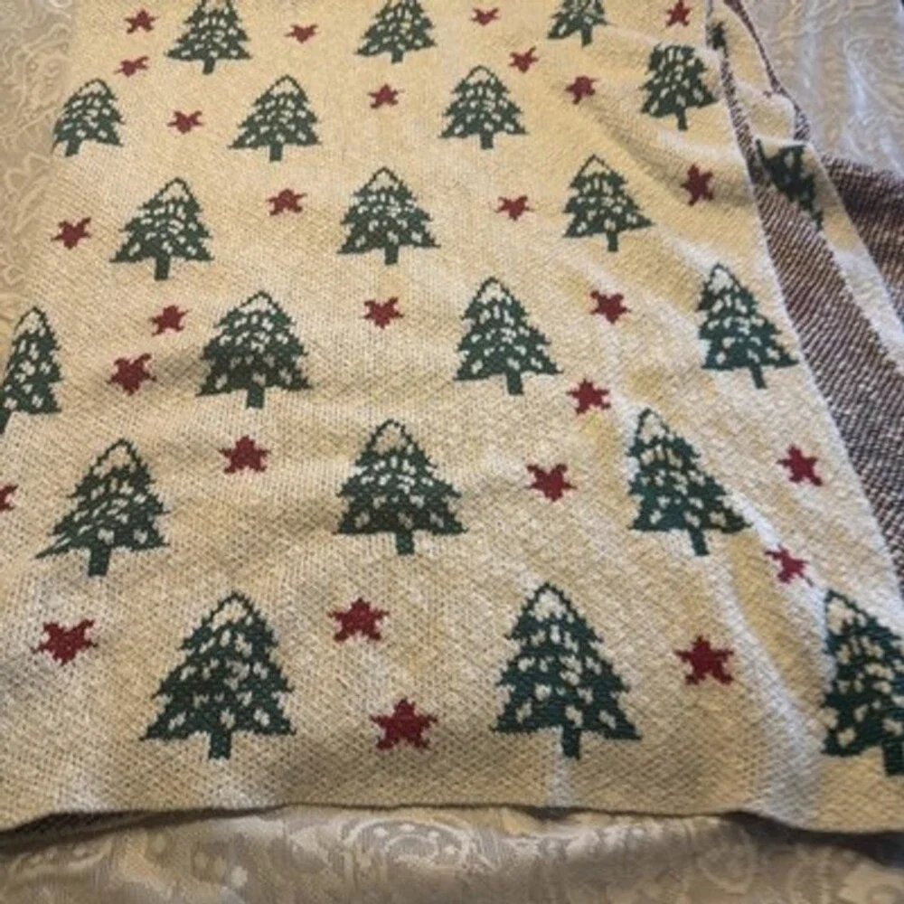 Aspen Throw Blanket 50 x 60in Christmas Trees Red Stars Holidays